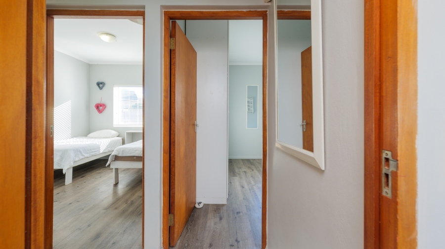 3 Bedroom Property for Sale in Struisbaai Western Cape